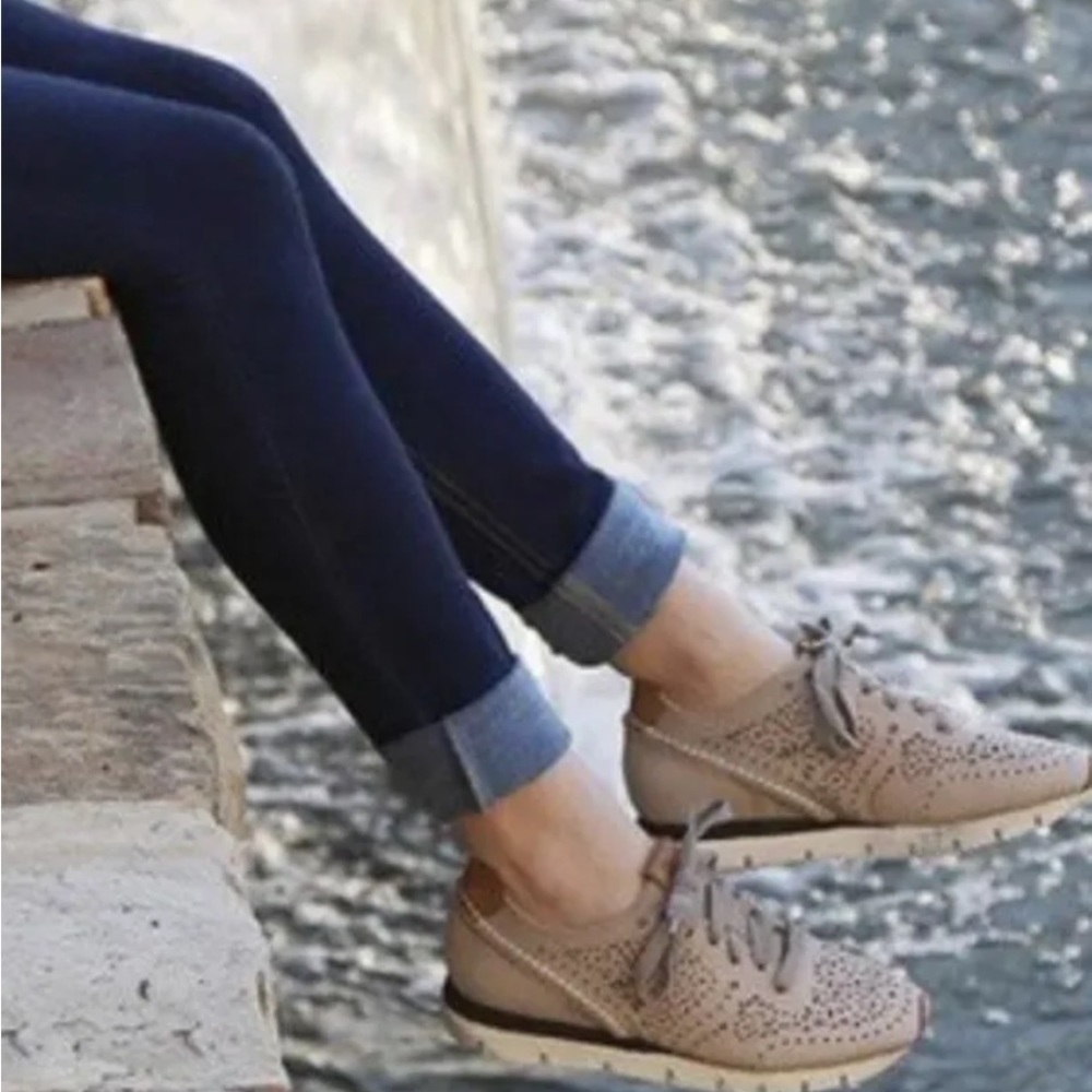 OTBT Khora Sneakers Shoes Perforated Tan Suede Women 8.5 Bone Nude